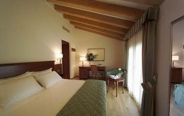 Hotel Western Titian Treviso 4*